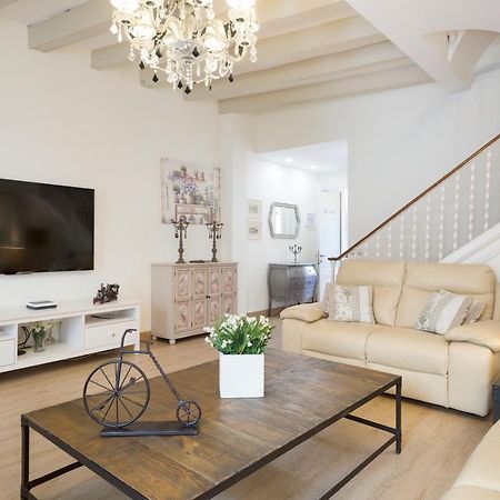 Sitges Spaces Beach House-4 Bedrooms, 3 Bathrooms, Large Terrace, Jacuzzi, Center-Beach ภายนอก รูปภาพ