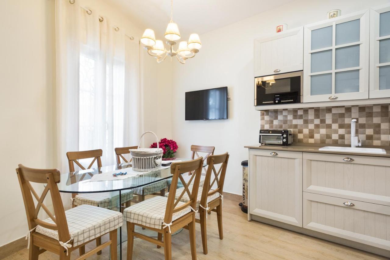 Sitges Spaces Beach House-4 Bedrooms, 3 Bathrooms, Large Terrace, Jacuzzi, Center-Beach ภายนอก รูปภาพ