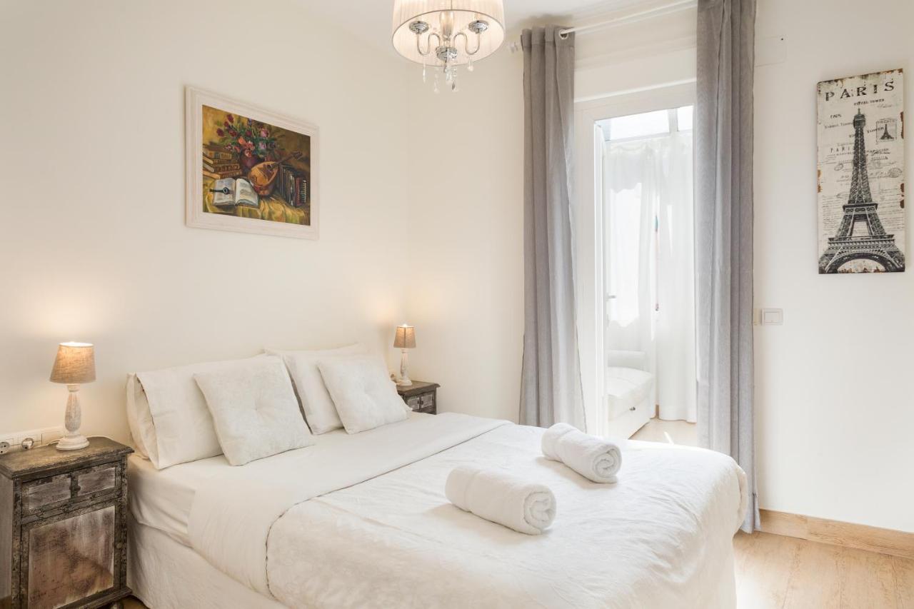 Sitges Spaces Beach House-4 Bedrooms, 3 Bathrooms, Large Terrace, Jacuzzi, Center-Beach ภายนอก รูปภาพ