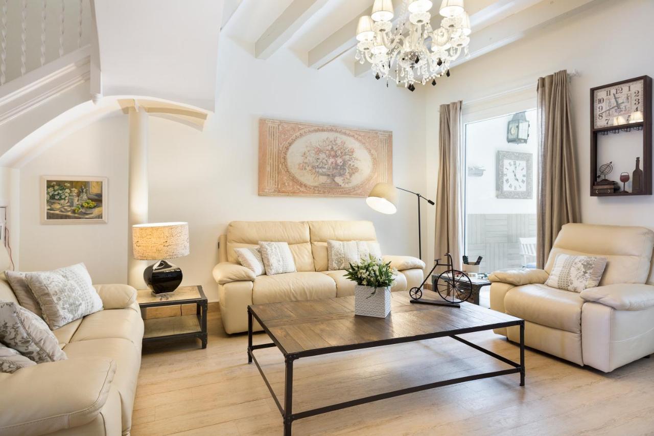 Sitges Spaces Beach House-4 Bedrooms, 3 Bathrooms, Large Terrace, Jacuzzi, Center-Beach ภายนอก รูปภาพ