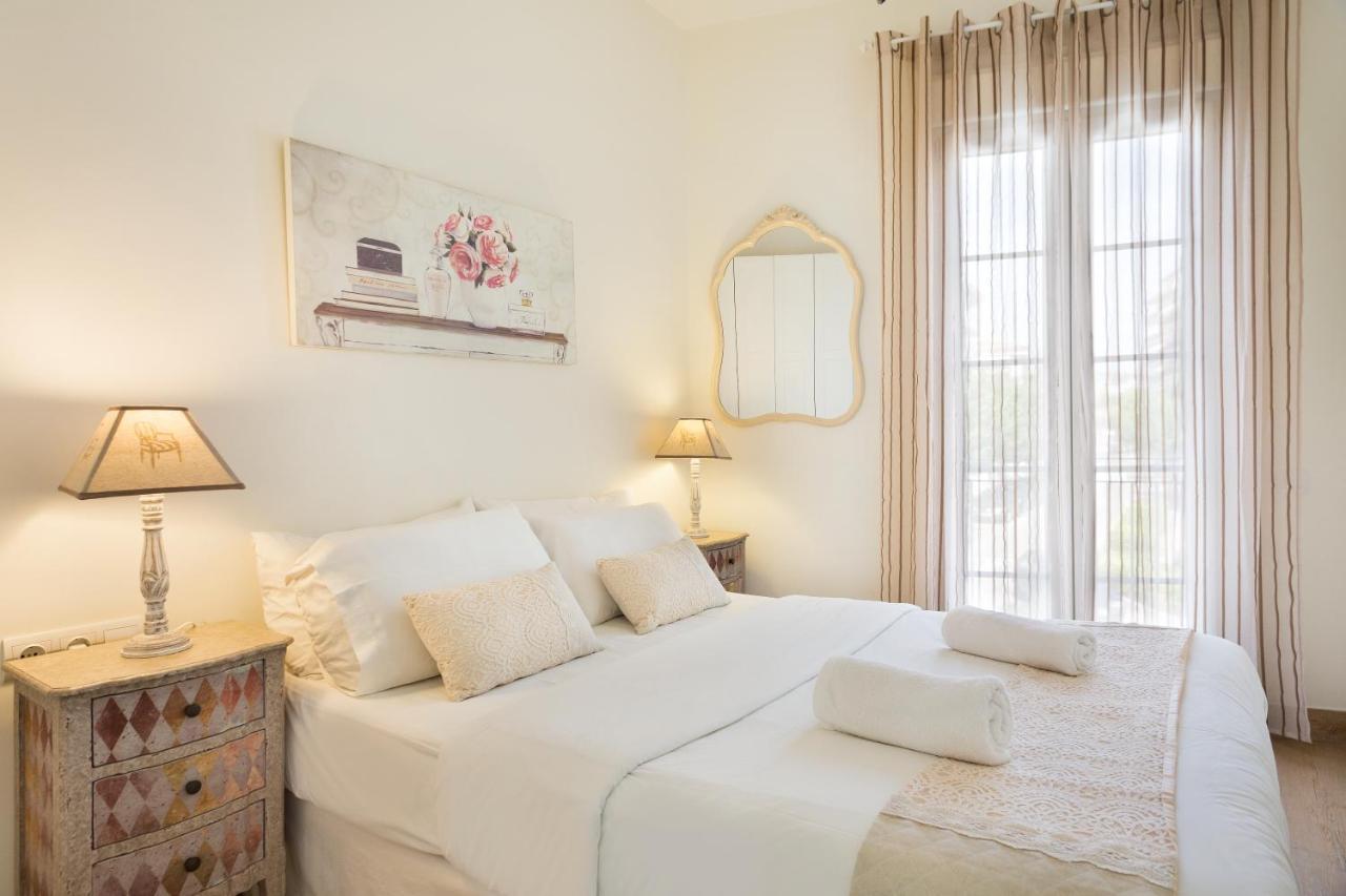 Sitges Spaces Beach House-4 Bedrooms, 3 Bathrooms, Large Terrace, Jacuzzi, Center-Beach ภายนอก รูปภาพ